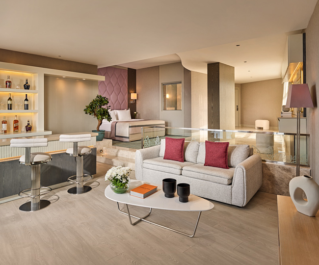 Rooms & Suites
