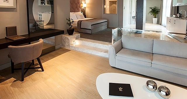 Rooms & Suites